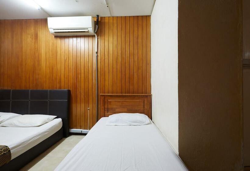 اتاق خانوادگی, Meera Heritage Motel