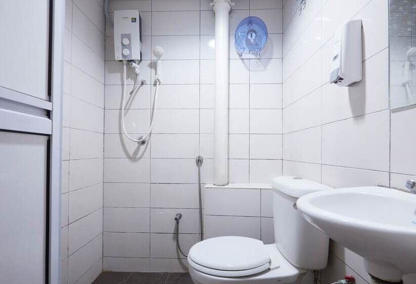 חדר משפחתי, Meera Heritage Motel