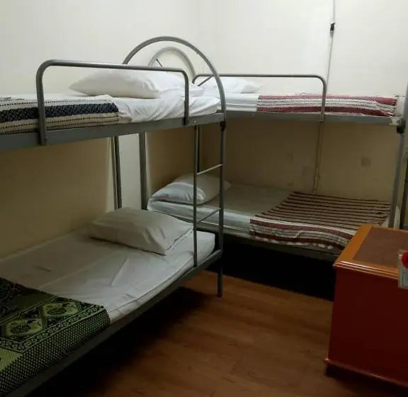 浴室共有スタンダード４人用ルーム, Meera Heritage Motel