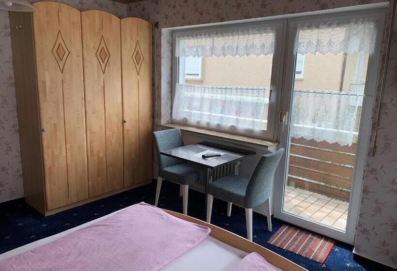 Quarto standart com varanda, Gästehaus Am Lindenweg