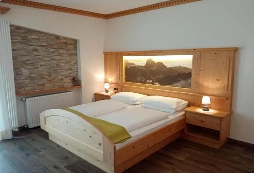 سوییت جونیور با بالکن, Garni Walter