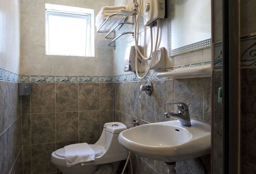 חדר משפחתי, Jelai Mentakab