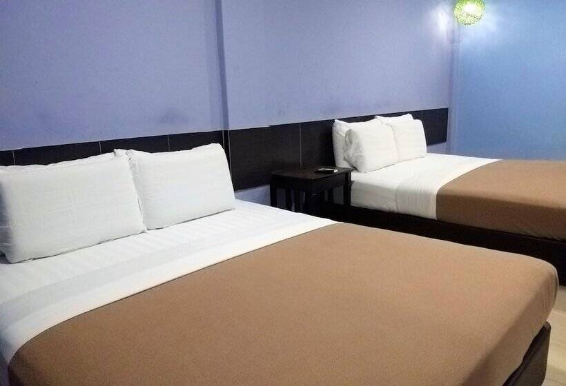 חדר משפחתי, Jelai Mentakab