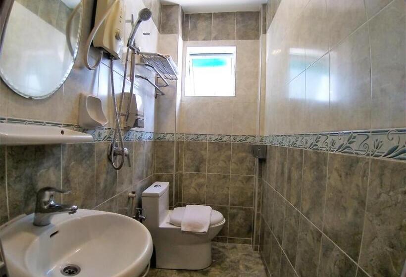 Quarto Triplo Estandar, Jelai Mentakab