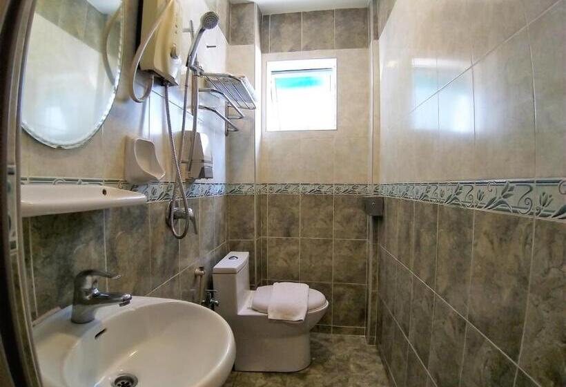 חדר משפחתי, Jelai Mentakab