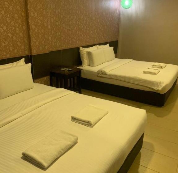 חדר משפחתי, Jelai Mentakab