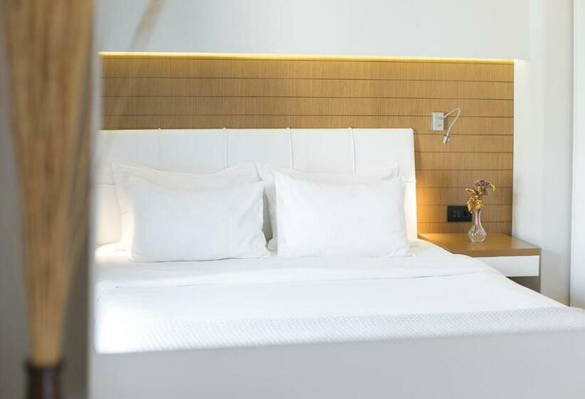 Quarto deluxe, San Panteleimon
