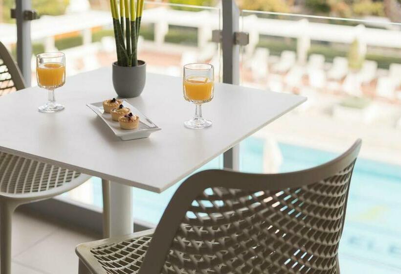 디럭스 트리플 룸, San Panteleimon