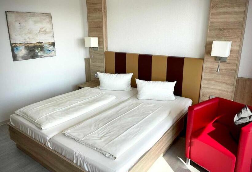 Cameră Standard cu Balcon, See