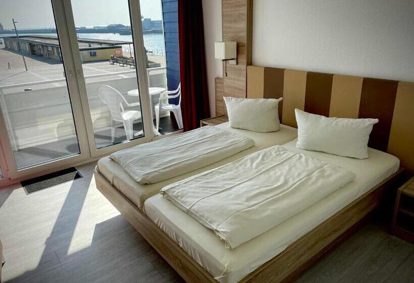 Cameră Deluxe cu Balcon, See