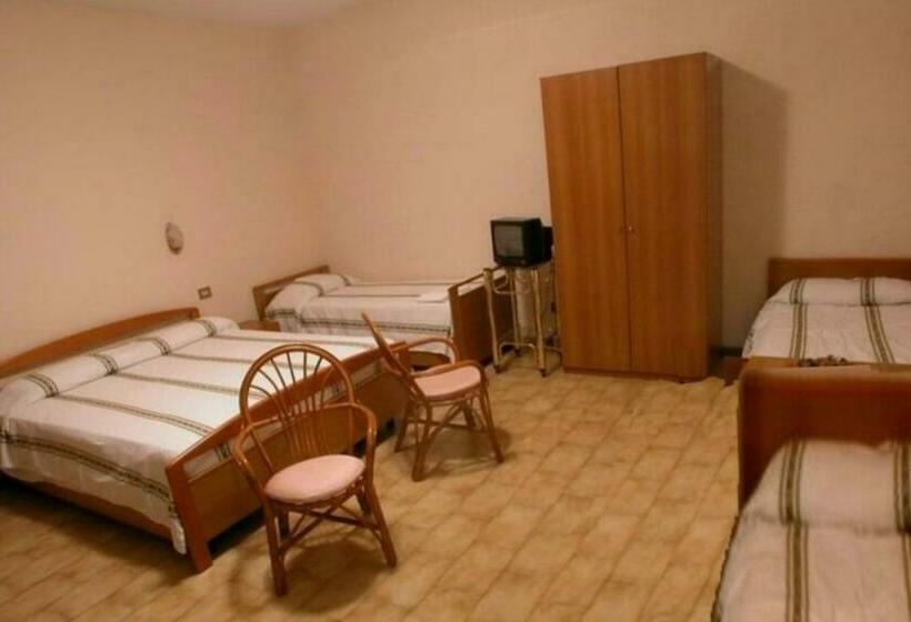 غرفة عائلية, Albergo Ristoranteparco Alle Nocitra La Cascata Delle Marmore,labro E Valle Santa Di S Francesco