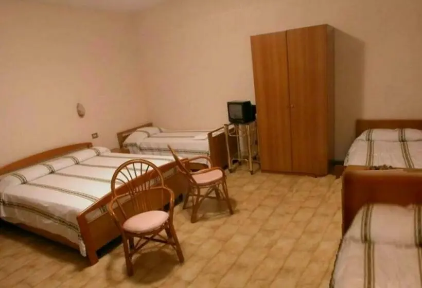 ファミリールーム, Albergo Ristoranteparco Alle Nocitra La Cascata Delle Marmore,labro E Valle Santa Di S Francesco