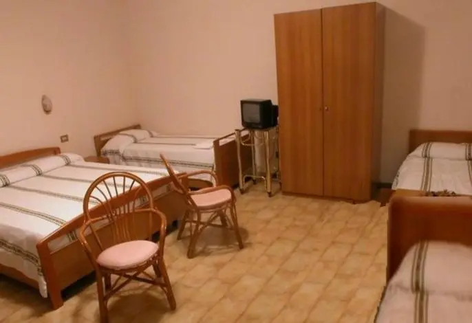 ファミリールーム, Albergo Ristoranteparco Alle Nocitra La Cascata Delle Marmore,labro E Valle Santa Di S Francesco