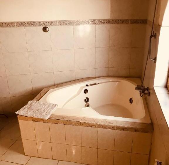 غرفة قياسية مزوَّدة بجاكوزي, La Aldea