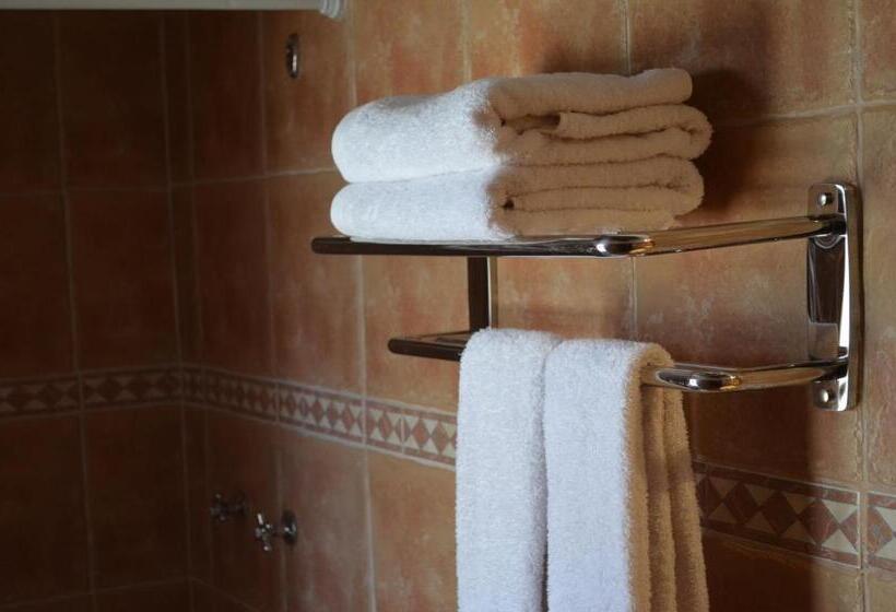 غرفة قياسية ثلاثية, La Aldea
