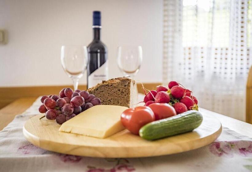 Апартаменты 1 Спальня с Видом, Landhaus Weiß