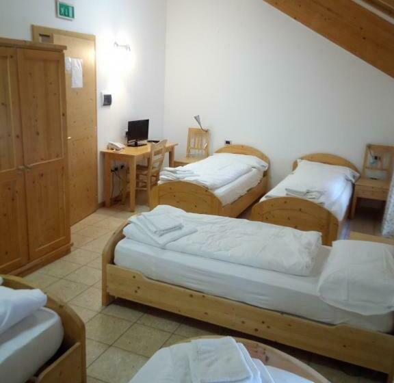 غرفة قياسية رباعية, Taxus Hostel