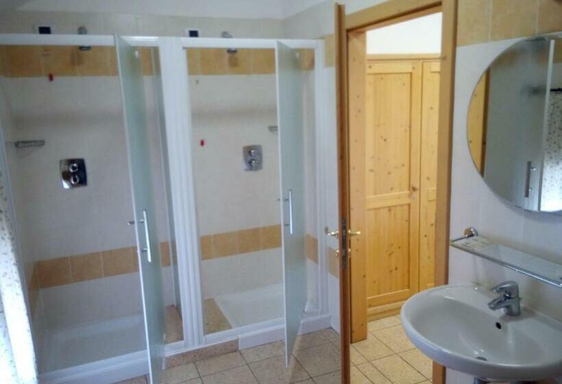 غرفة قياسية رباعية, Taxus Hostel