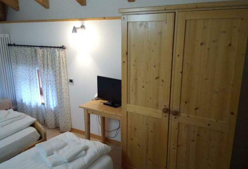 غرفة قياسية رباعية, Taxus Hostel