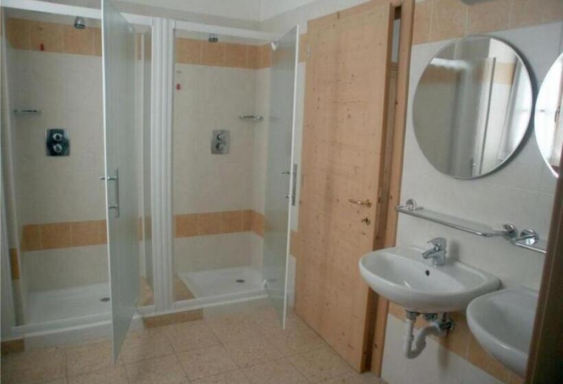 غرفة إقتصادية فردية, Taxus Hostel