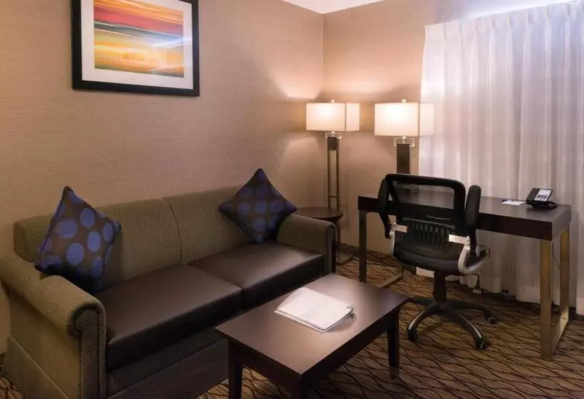 سوئیت با تخت بزرگ, Holiday Inn Express & Suites Pasadena   Los Angeles, An Ihg