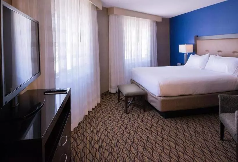 Deluxe Suite King Bed, Holiday Inn Express & Suites Pasadena   Los Angeles, An Ihg