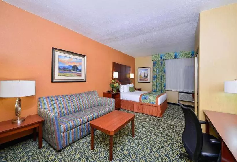اتاق استاندارد با تخت بزرگ برای معلولان, Best Western Plus Fresno Inn