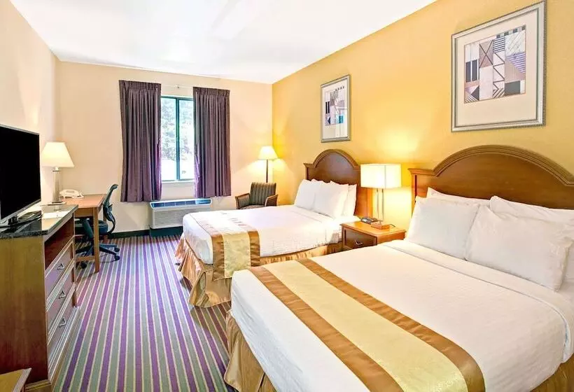 ２ダブルベッドのスタンダードルーム, Days Inn & Suites By Wyndham Hickory