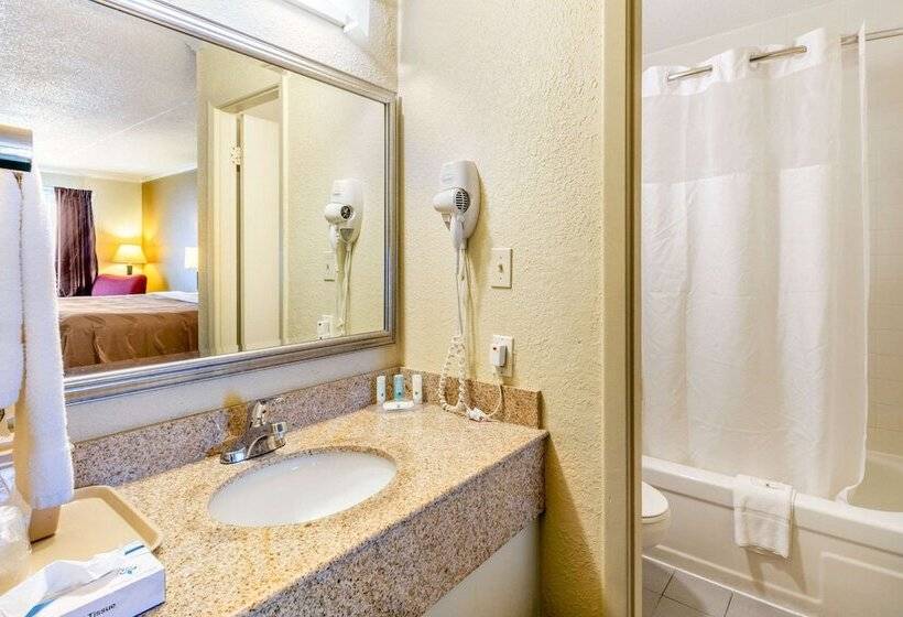 غرفه قياسيه سريرين مزدوجين, Quality Inn