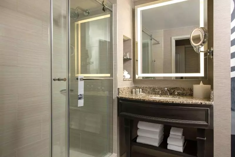 اتاق استاندارد با تخت بزرگ, Greenwood Inn Sterling