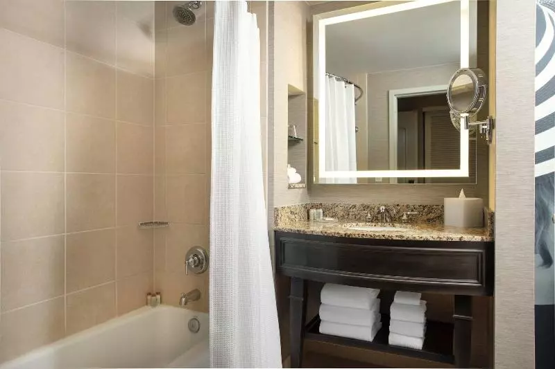 اتاق استاندارد با تخت بزرگ, Greenwood Inn Sterling