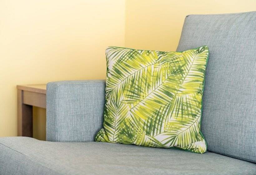 جناح, Rainbow Bend Resort