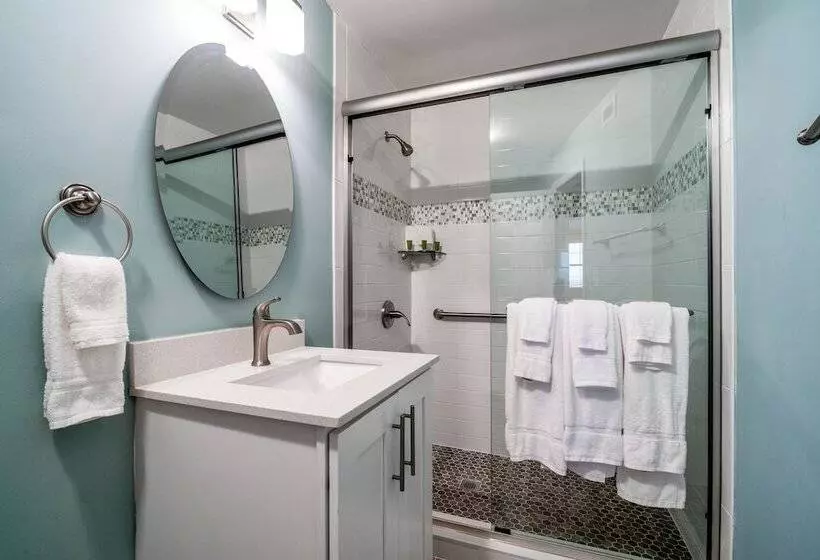 سوییت با چشم‌انداز دریا, Rainbow Bend Resort