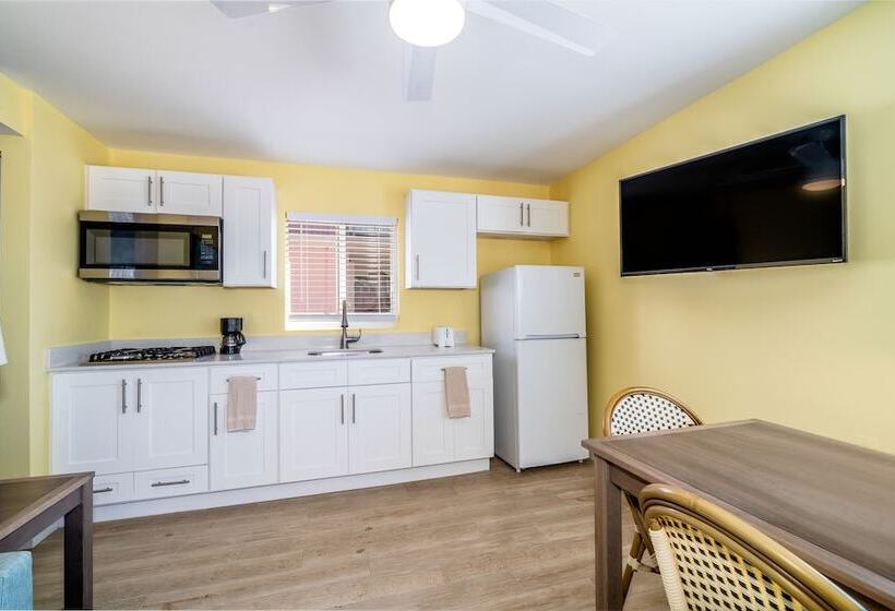 جناح مطلّ علي البحر, Rainbow Bend Resort