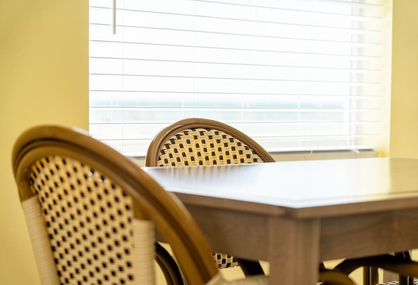 جناح, Rainbow Bend Resort