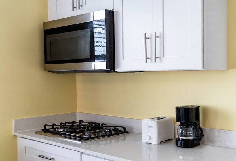 جناح, Rainbow Bend Resort