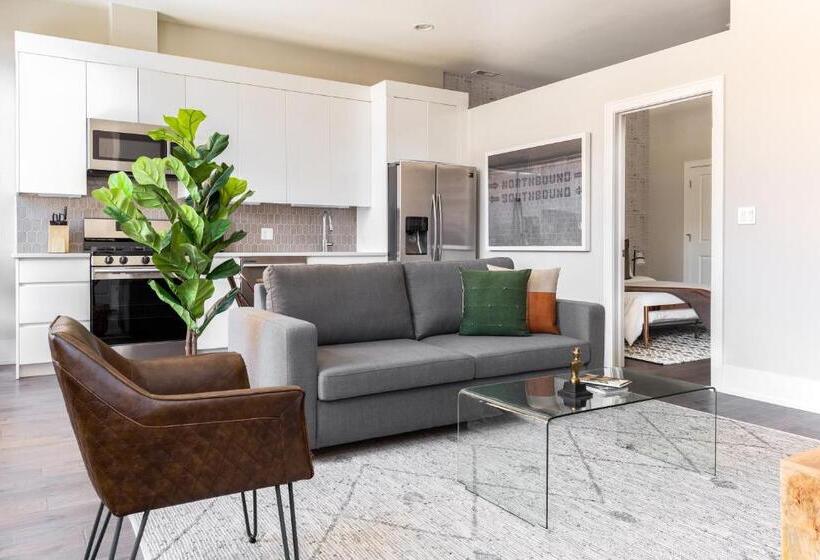 شقة غرفة واحدة, Sonder Greektown