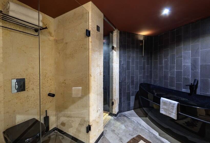 سوییت خانوادگی, Carus Cappadocia