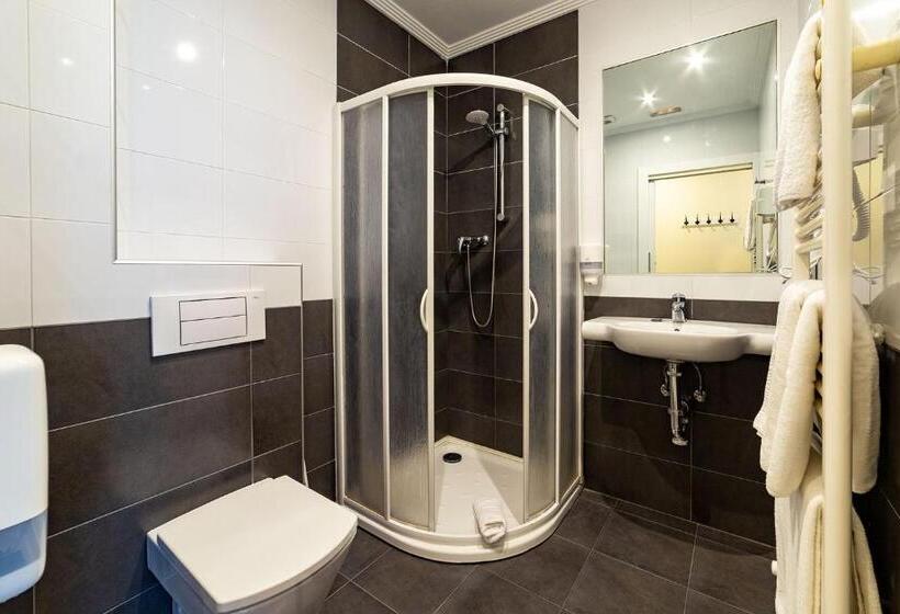 استودیوی استاندارد, Pension Aida