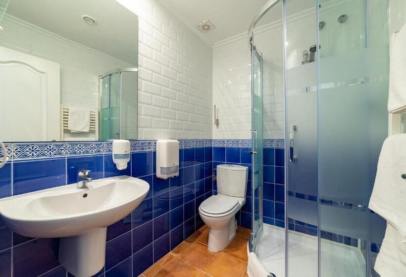 اتاق کلاسیک سه تخته, Pension Aida