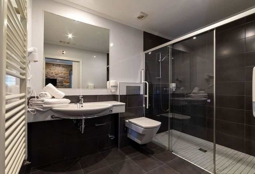 استودیوی استاندارد, Pension Aida