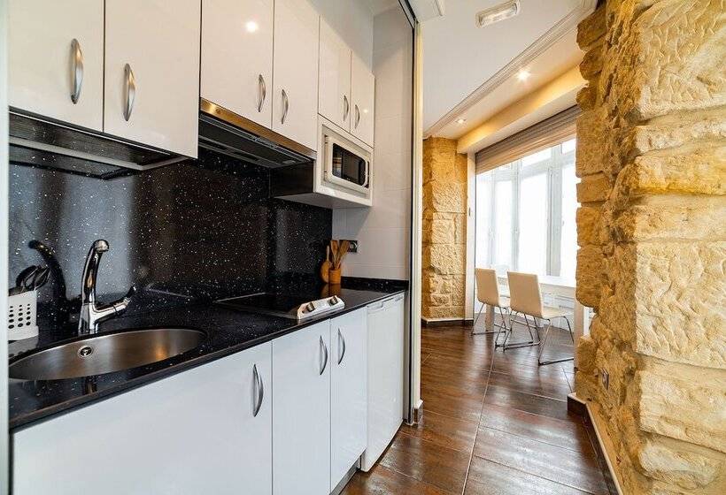 استودیوی استاندارد, Pension Aida