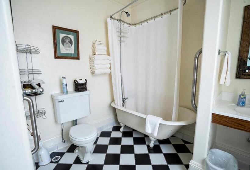 스탠다드 룸, Red Garter Inn