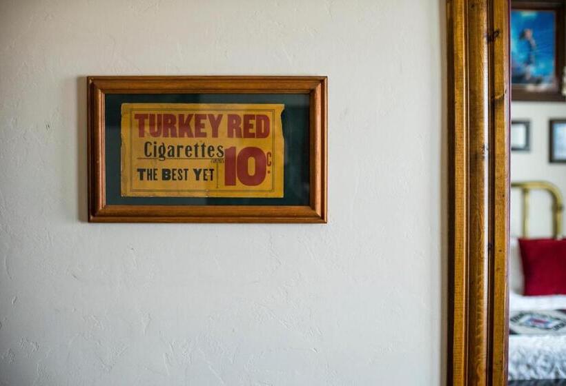 디럭스 룸, Red Garter Inn