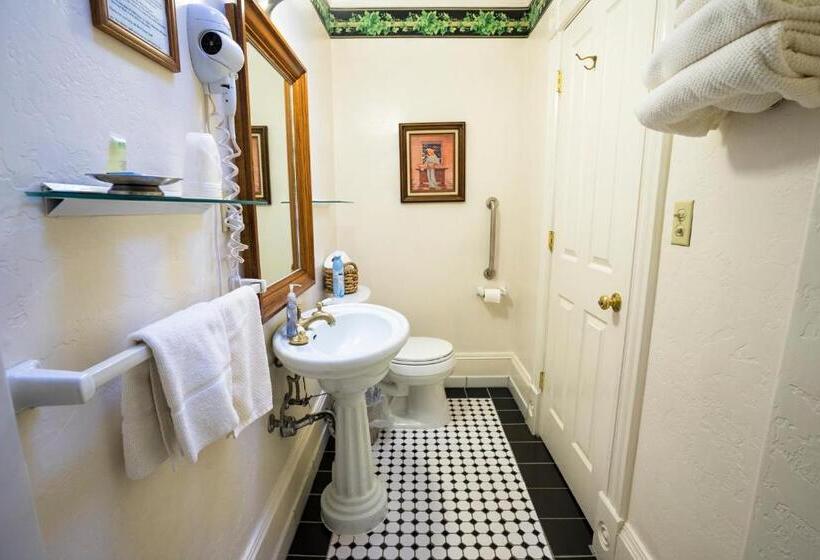 Номер Классика Двуспальная Кровать, Red Garter Inn