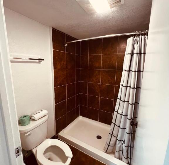 חדר סטנדרט עם מיטת קינג, Econo Lodge Inn & Suites Downtown San Antonio Riverwalk Area