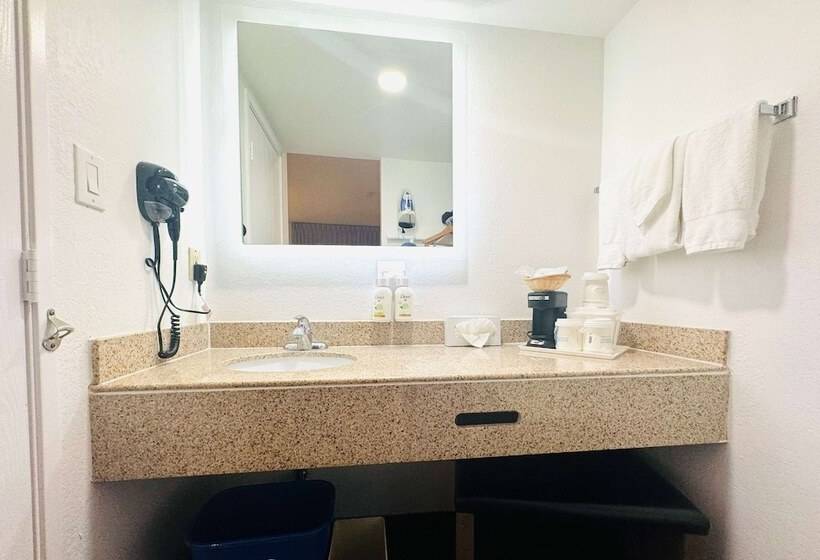 Номер Стандарт 2 Двуспальные Кровати, Ramada By Wyndham San Diego Airport