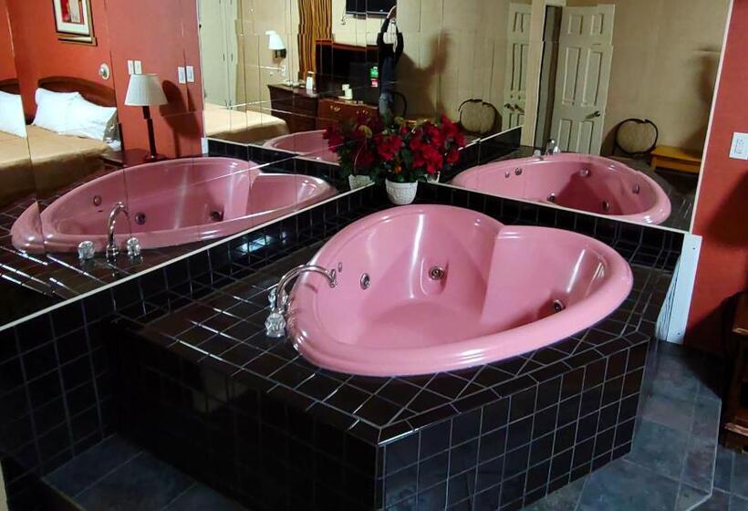 سوئیت با وان آب گرم, Red Carpet Inn West Springfield