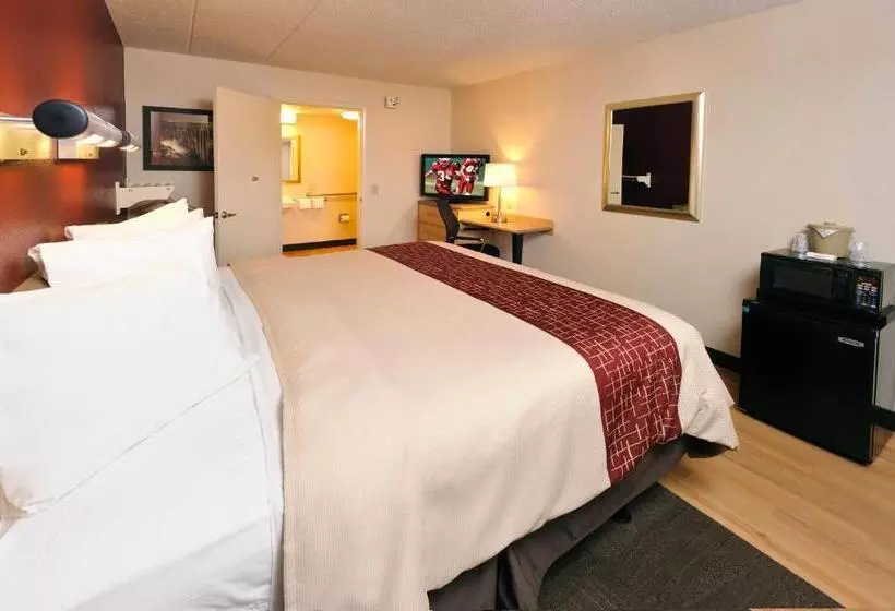 身障者適用キングサイズベッドルーム, Red Roof Inn Detroit  Warren