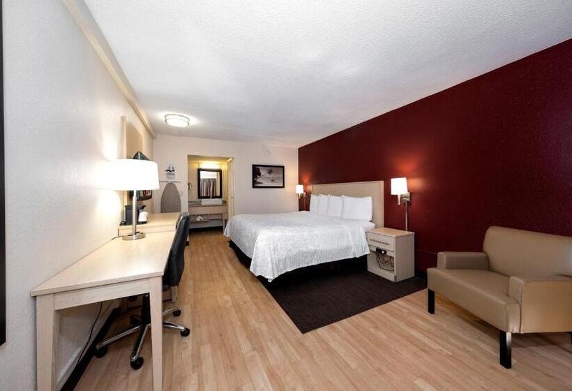 Номер Superior Кровать Кинг, Red Roof Inn Plus+ & Suites Naples Downtown 5th Ave S